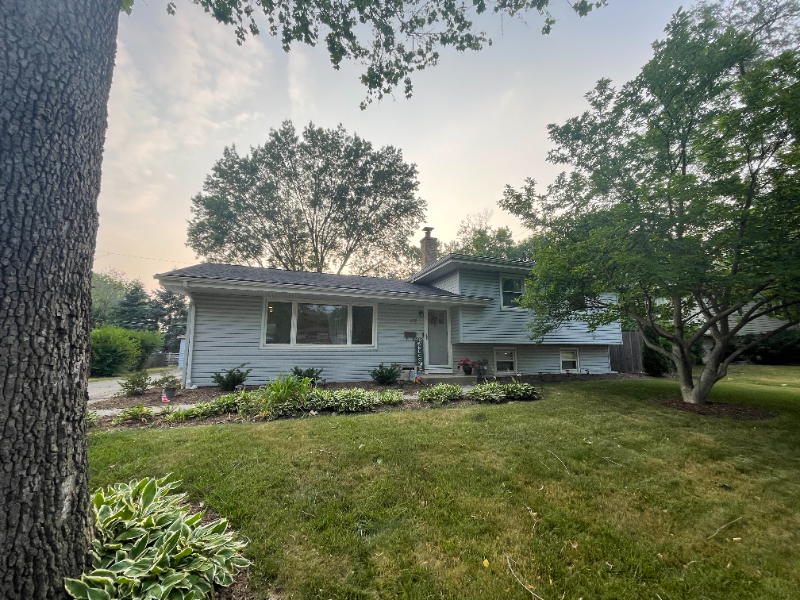1209 Laurel Ln - Photo 2 of 17