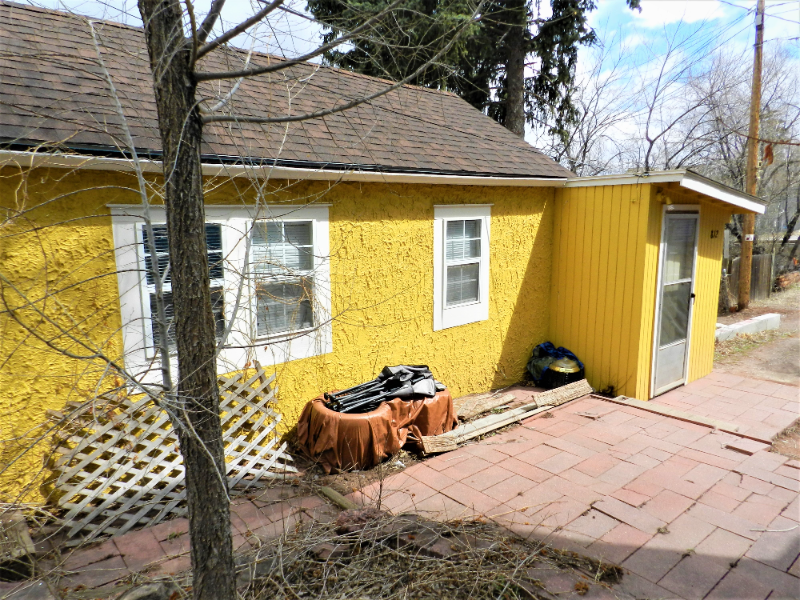 812 Prospect Pl - Photo 2 of 17