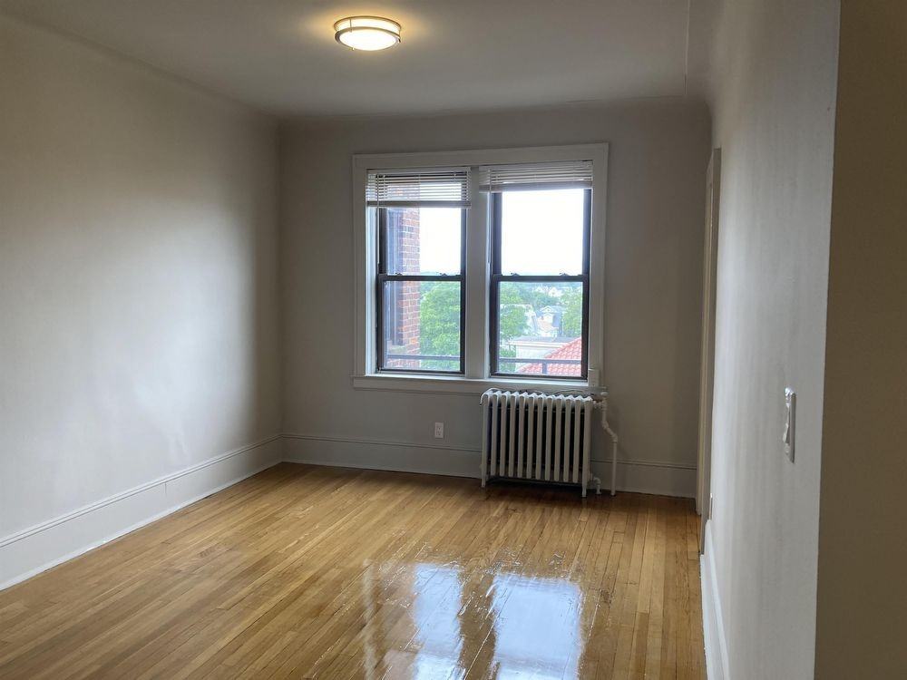 D-2, 33 Coleman Street #33 Coleman - Photo 2 of 13