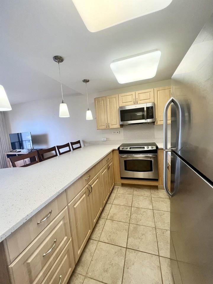 2140 Kuhio Ave #906 - Photo 5 of 11