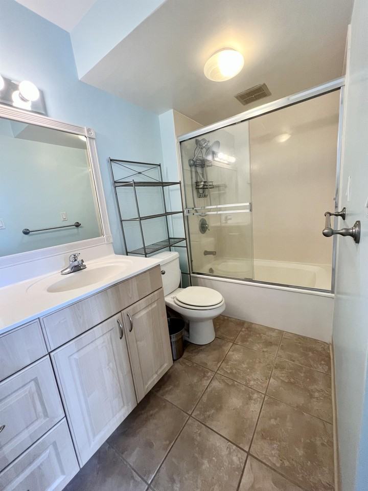 2140 Kuhio Ave #906 - Photo 6 of 11