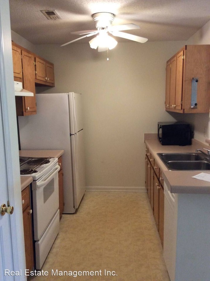 102 Gooding Dr - Photo 3 of 20