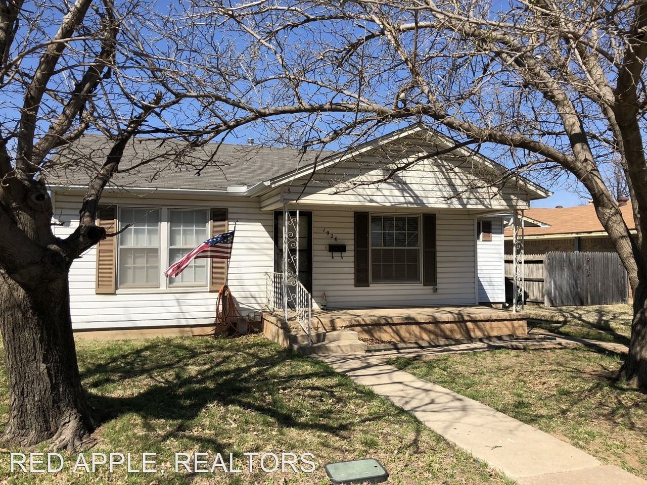 1926 Ross Ave - Photo 2 of 8