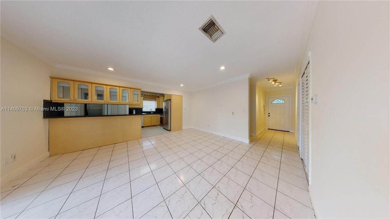 13015 Sw 54th St #13015 - Photo 2 of 8