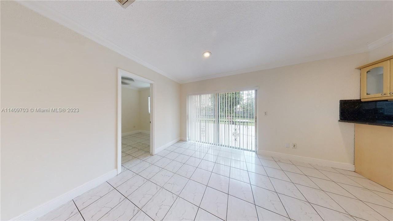 13015 Sw 54th St #13015 - Photo 3 of 8