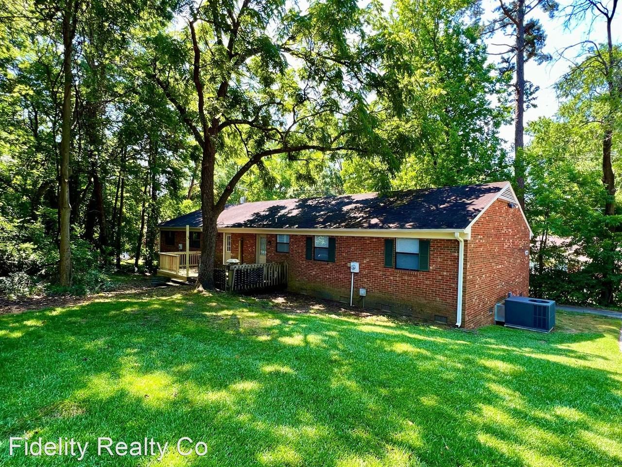 Three-Bedroom, Two Bathroom at Hill Street Duplex - Photo 3 of 21