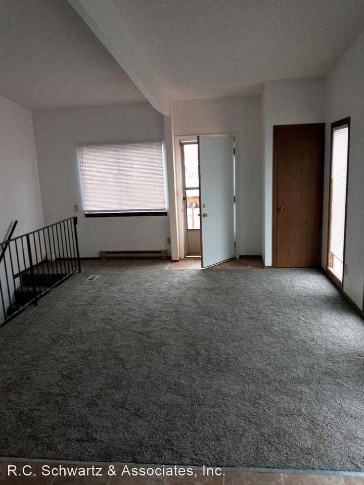 1002/1004 E Broad Ave - Photo 2 of 12