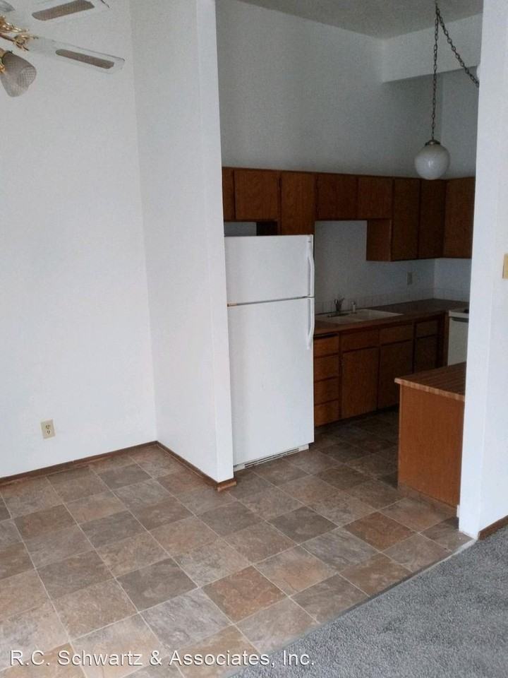 1002/1004 E Broad Ave - Photo 3 of 12