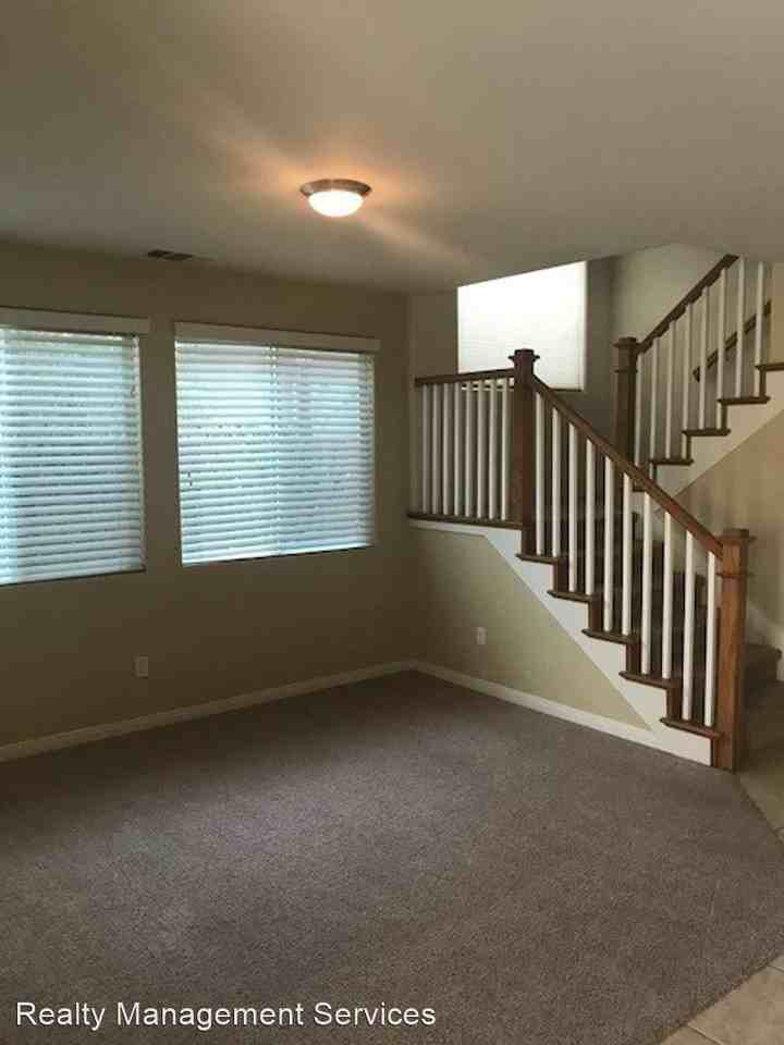 12421 Jacksonville Ave - Photo 3 of 8