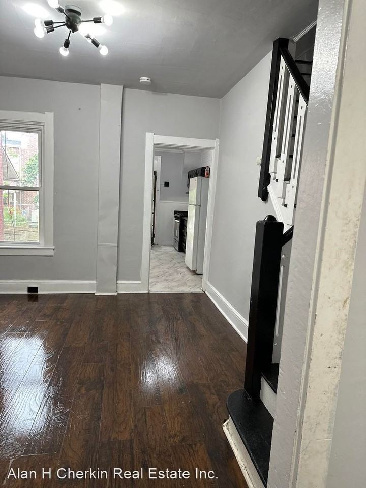 422 Reynolds Ave - Photo 2 of 24