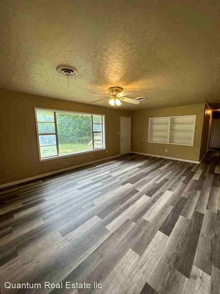 115 Cloos Circle Dr - Photo 2 of 12