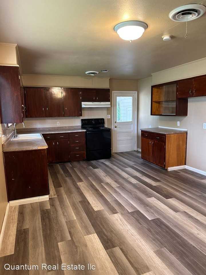 115 Cloos Circle Dr - Photo 3 of 12