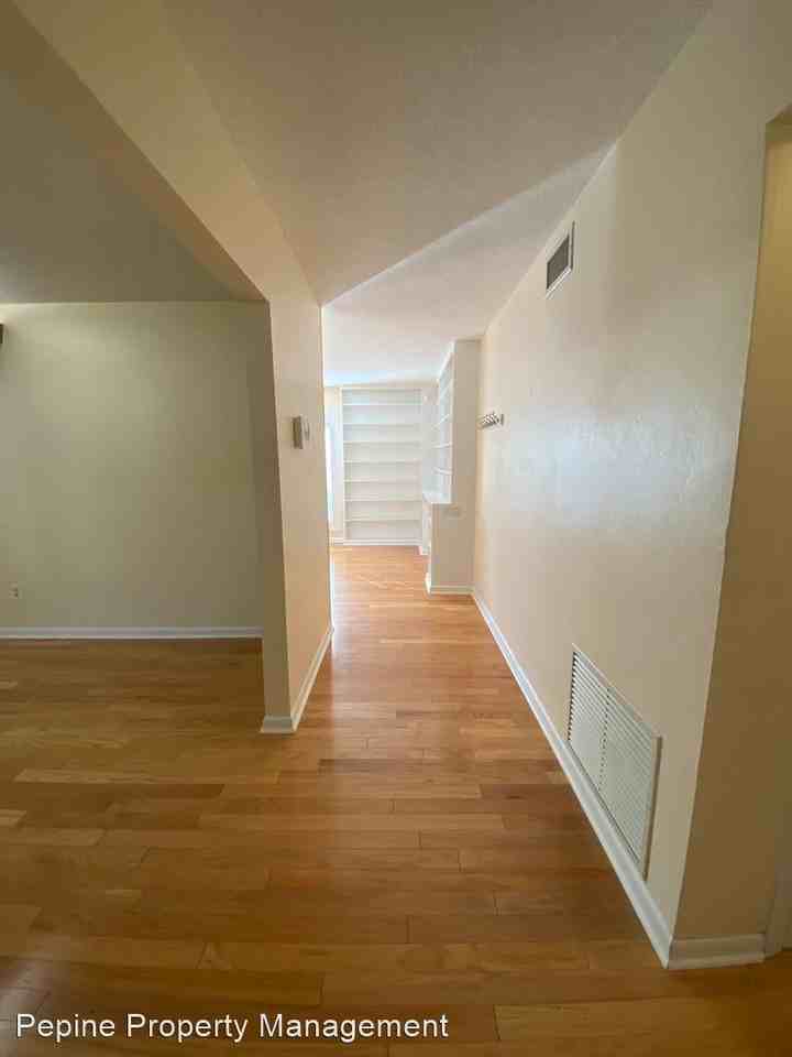 2239 Nw 20th Ct - Photo 3 of 12