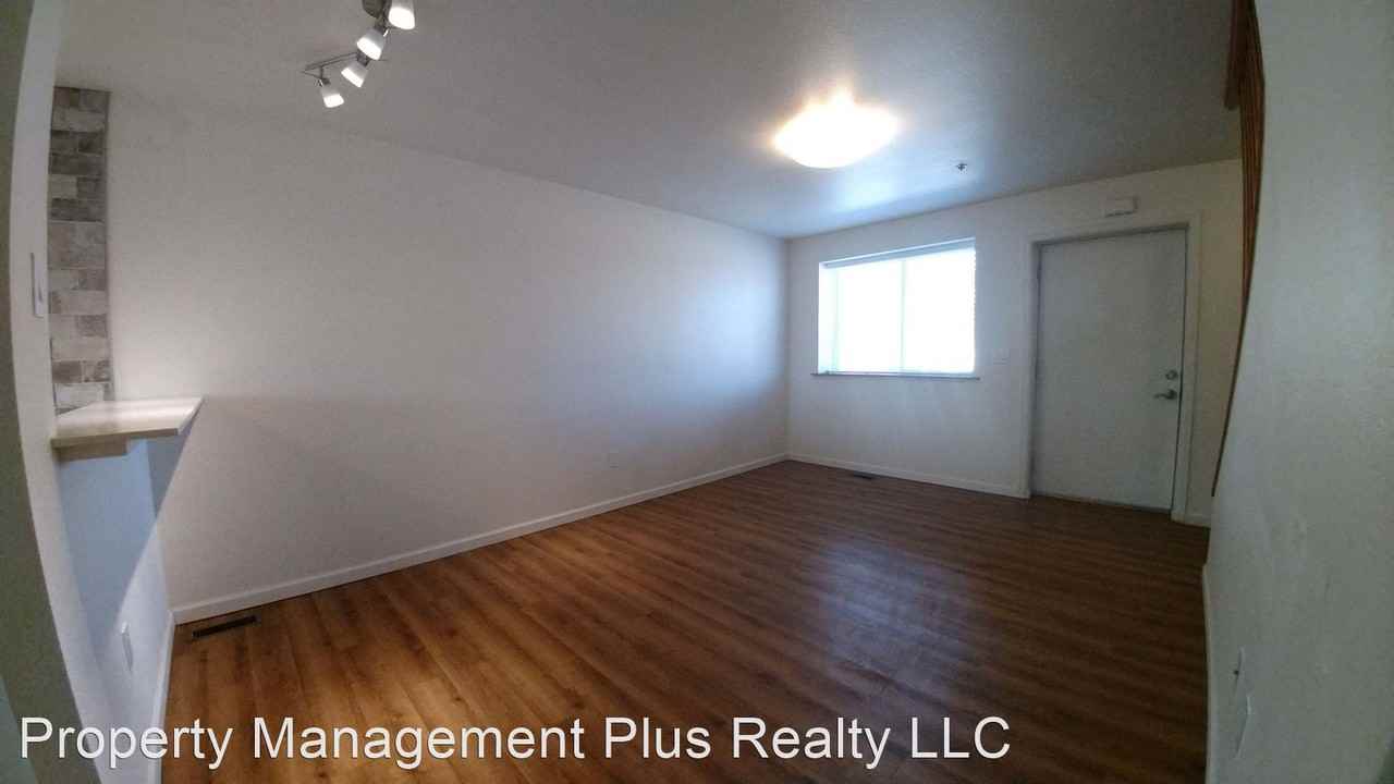 353 Martin Ave - Photo 3 of 20