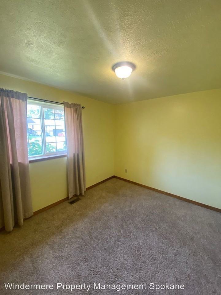 1515 Ridgeview Dr - Photo 2 of 21