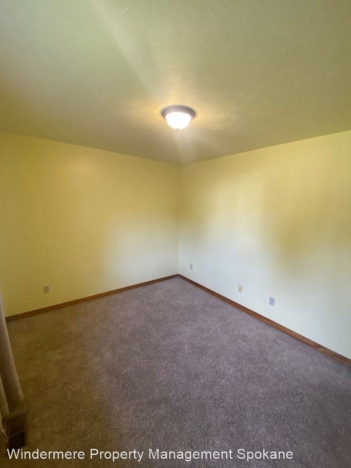 1515 Ridgeview Dr - Photo 3 of 21