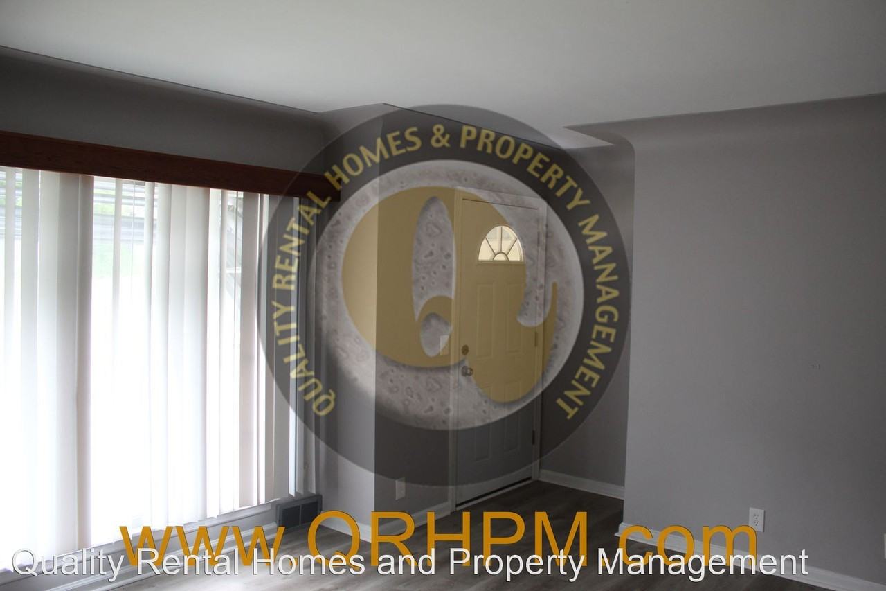 1130 S Shiawassee St - Photo 2 of 15