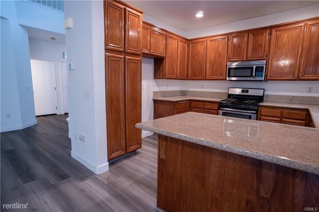 25433 Fitzgerald Ave - Photo 3 of 10