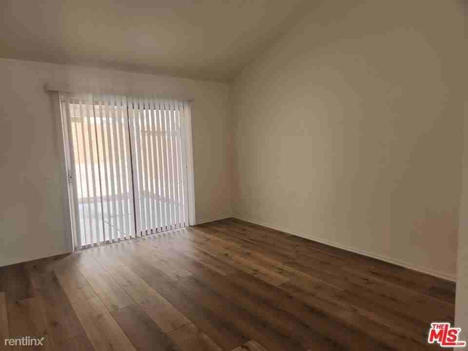 43739 27th St E - Photo 3 of 8