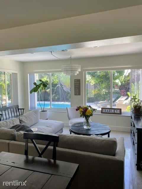 1119 Se 14th Dr - Photo 2 of 6