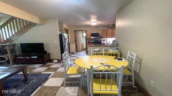 407 Main St - Photo 2 of 11