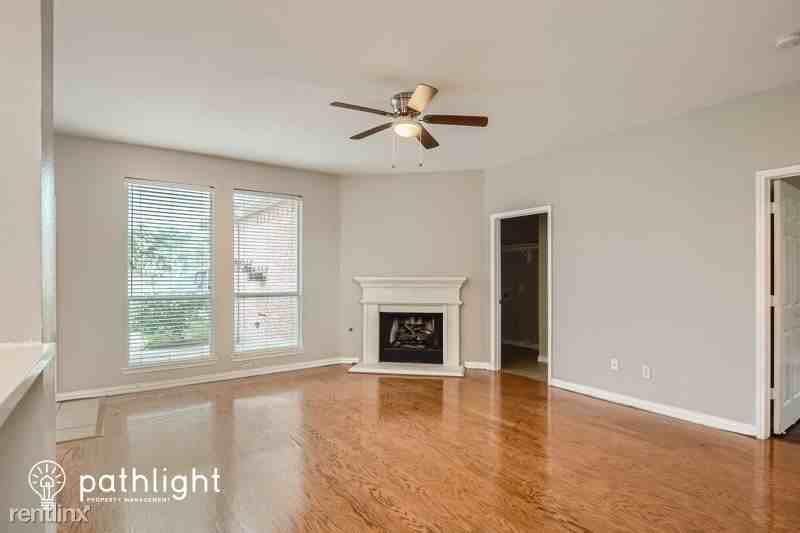 2321 Keystone Dr - Photo 3 of 20