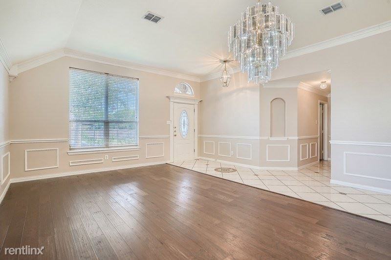 700 Dover Park Trl - Photo 2 of 18