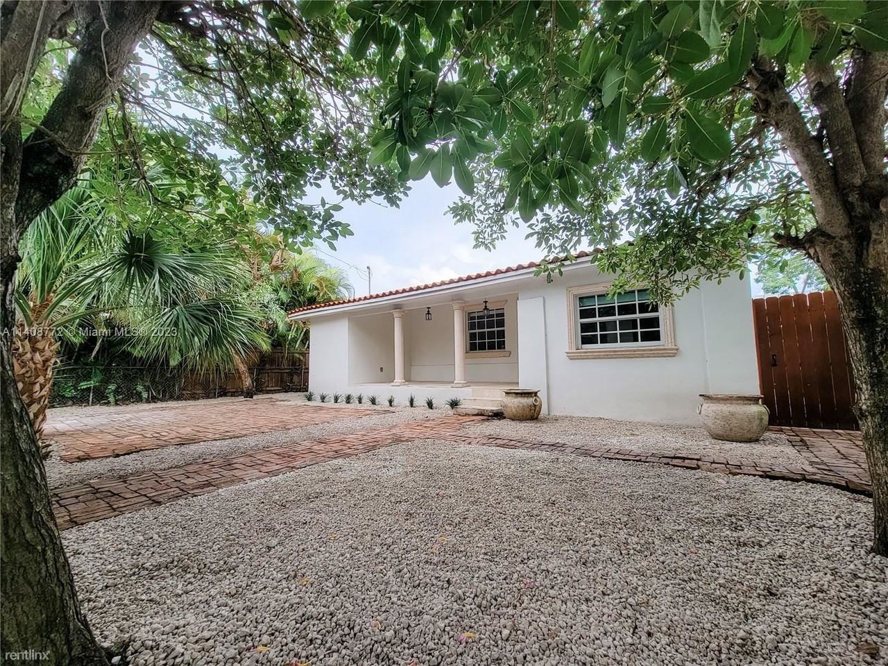 3685 Sw 1st Ave - Photo 3 of 16