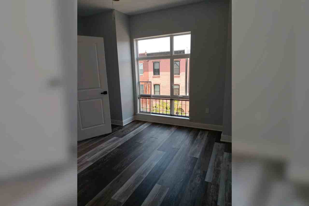 1328 S 6th St - Photo 2 of 5