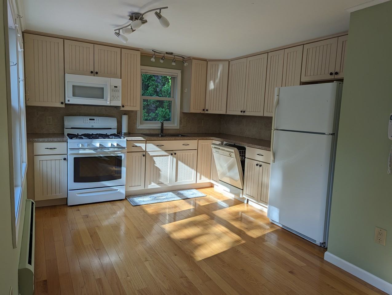 33 Hillside Ave - Photo 3 of 10