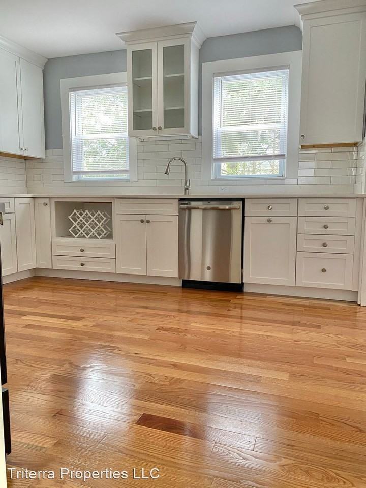 164-166 Franklin St - Photo 3 of 6