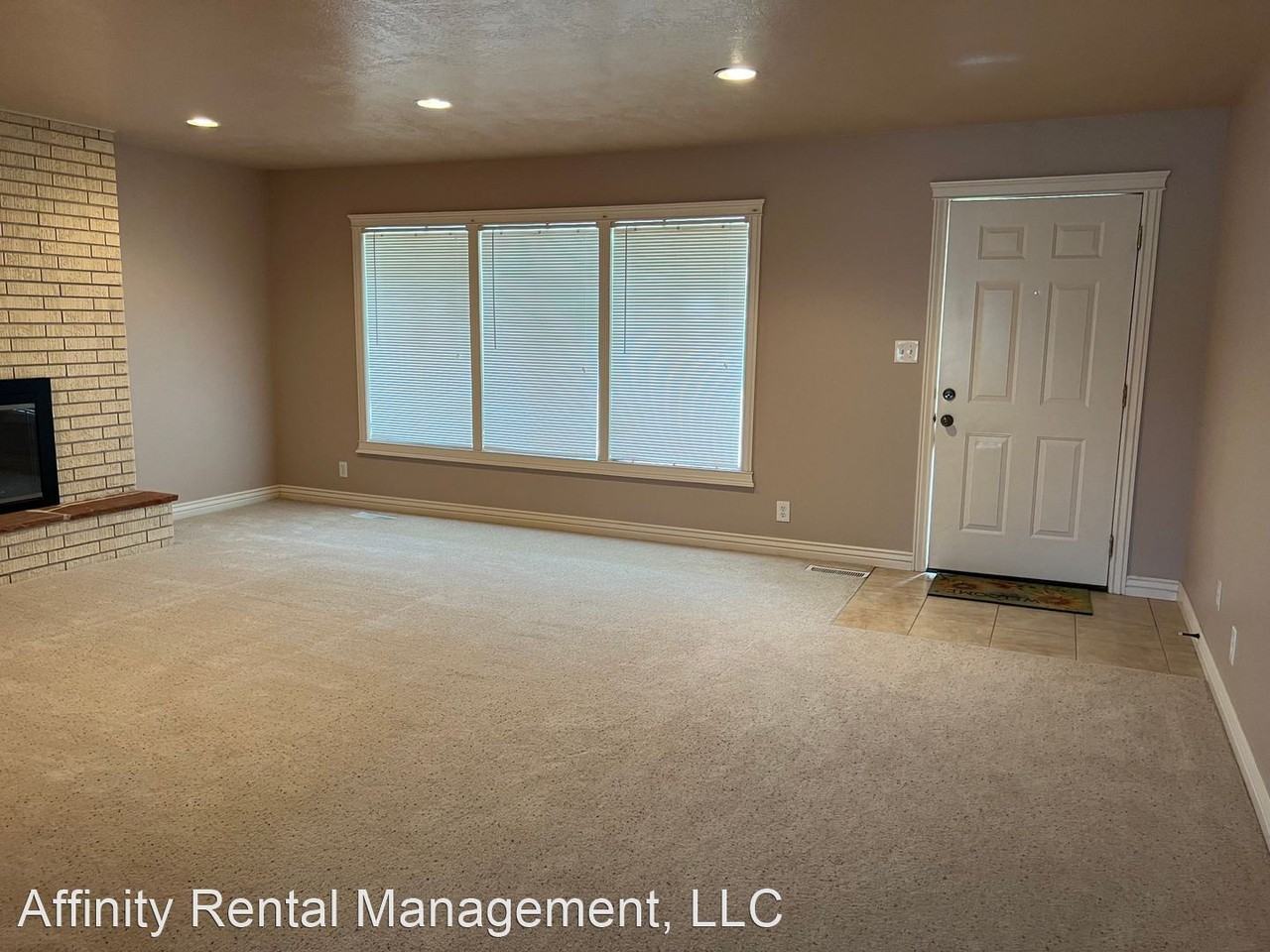 90 Drake Ave - Photo 2 of 24