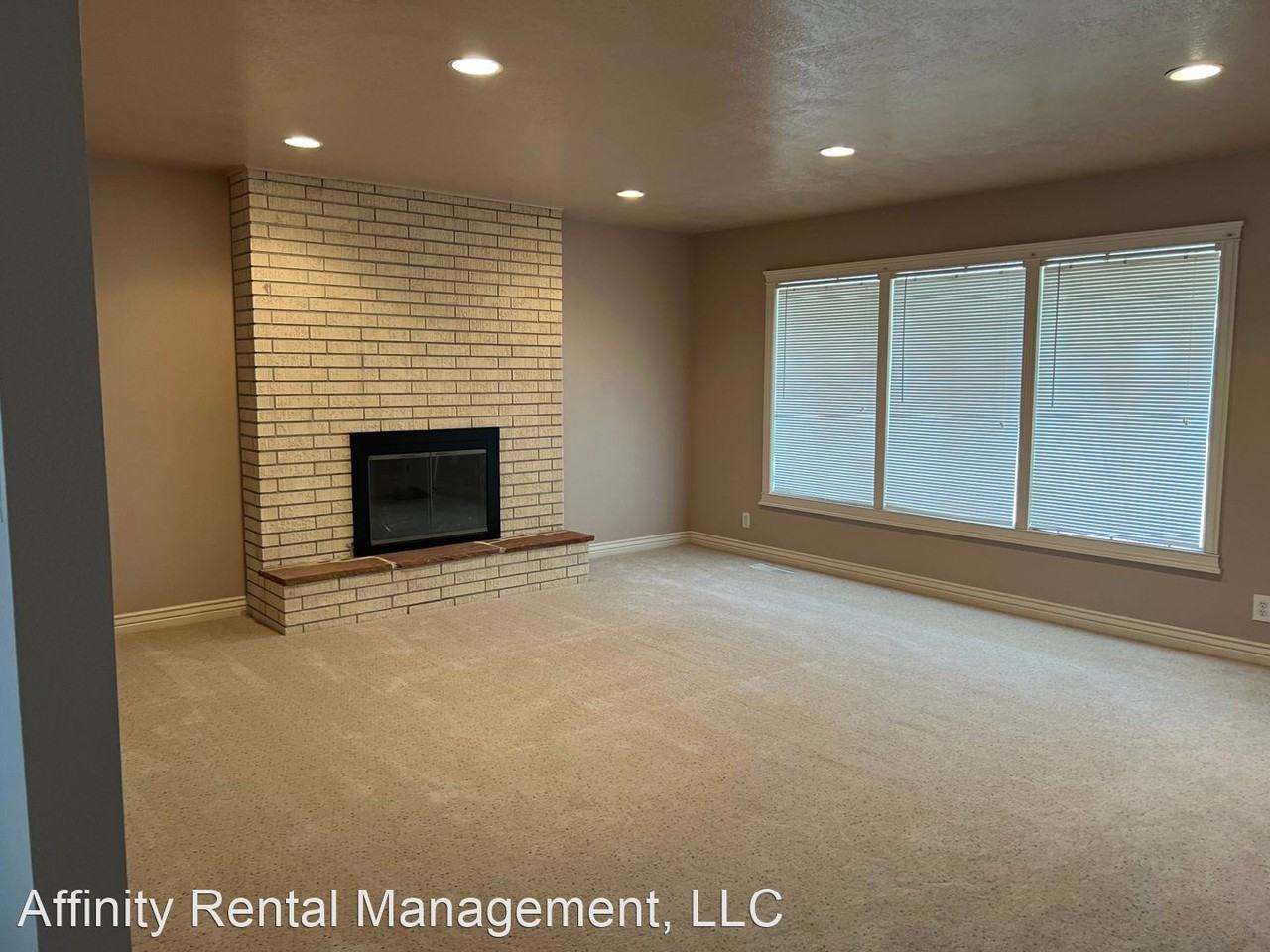 90 Drake Ave - Photo 3 of 24