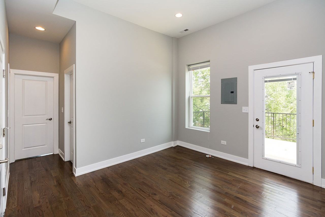 449 N Carpenter St #3F - Photo 2 of 7