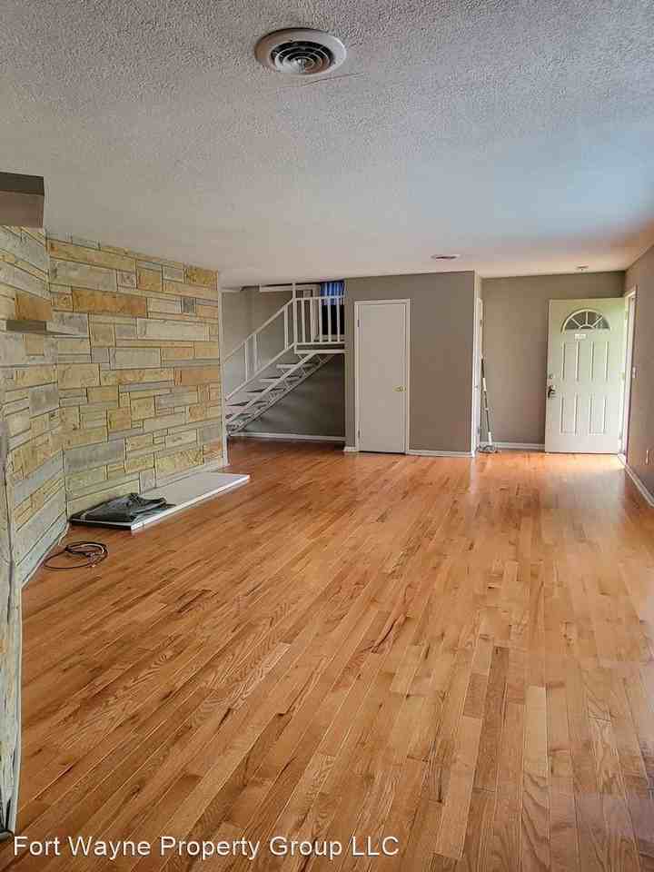 4332 Wyandotte Dr - Photo 3 of 22