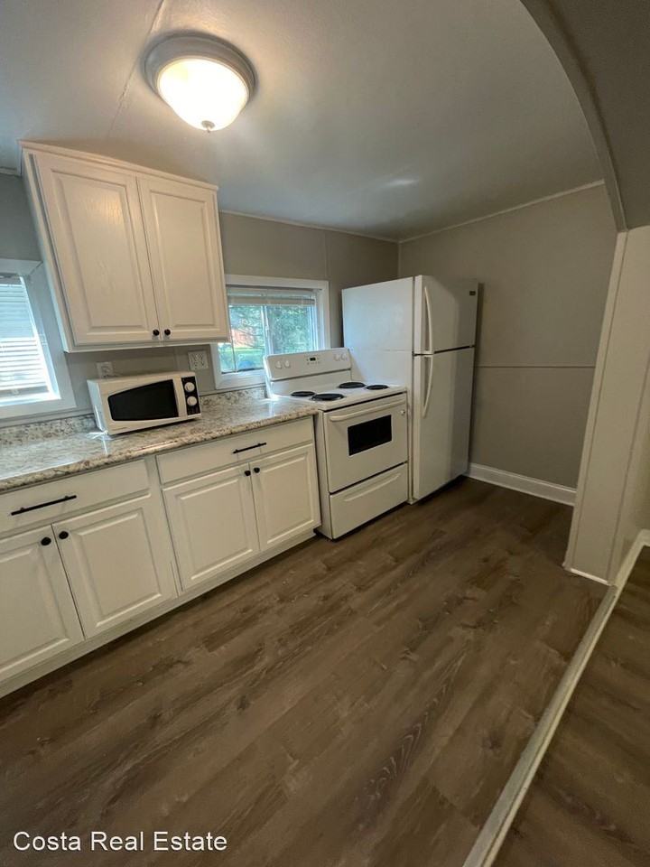 236 and 238  Hickory Street - Photo 3 of 12