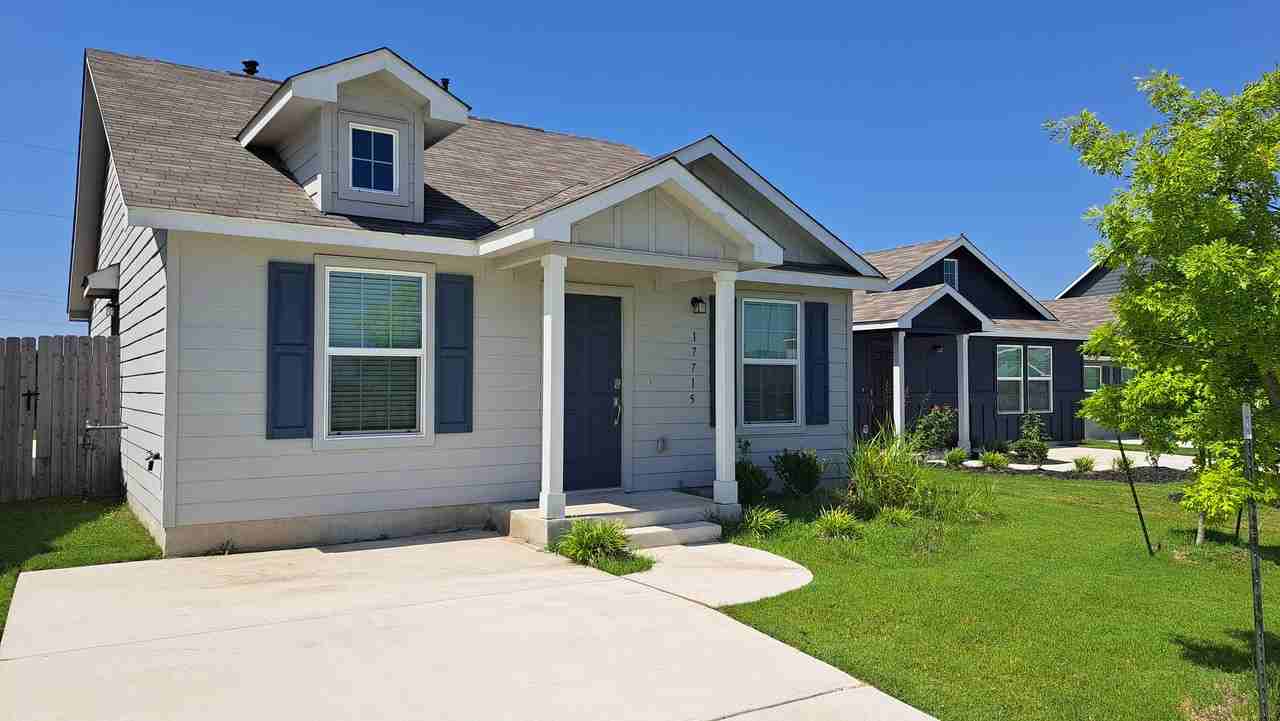 17715 Dockery Dr - Photo 2 of 31