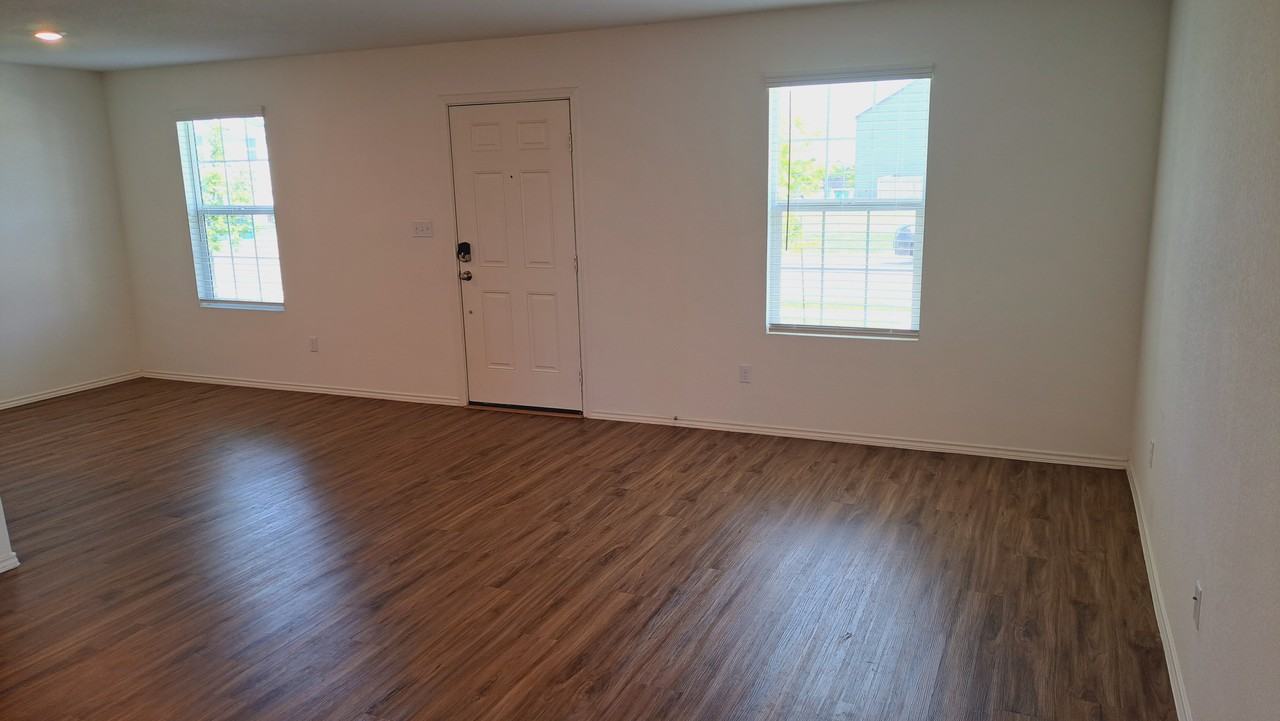 17715 Dockery Dr - Photo 3 of 31