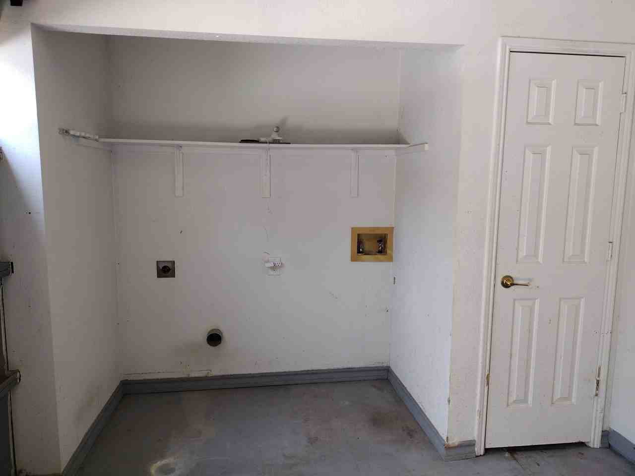 2601 Blackwood Dr - Photo 3 of 33