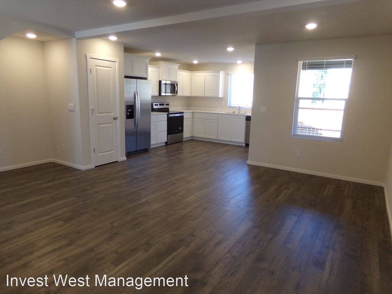 6216 Ne 120th St - Photo 3 of 9