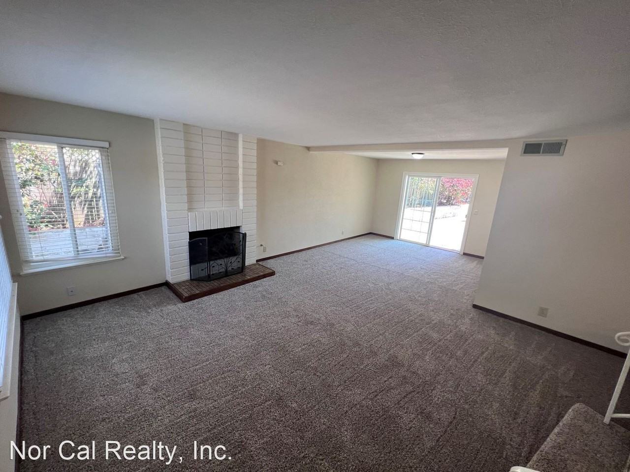 3585 Deer Park Ct - Photo 3 of 26