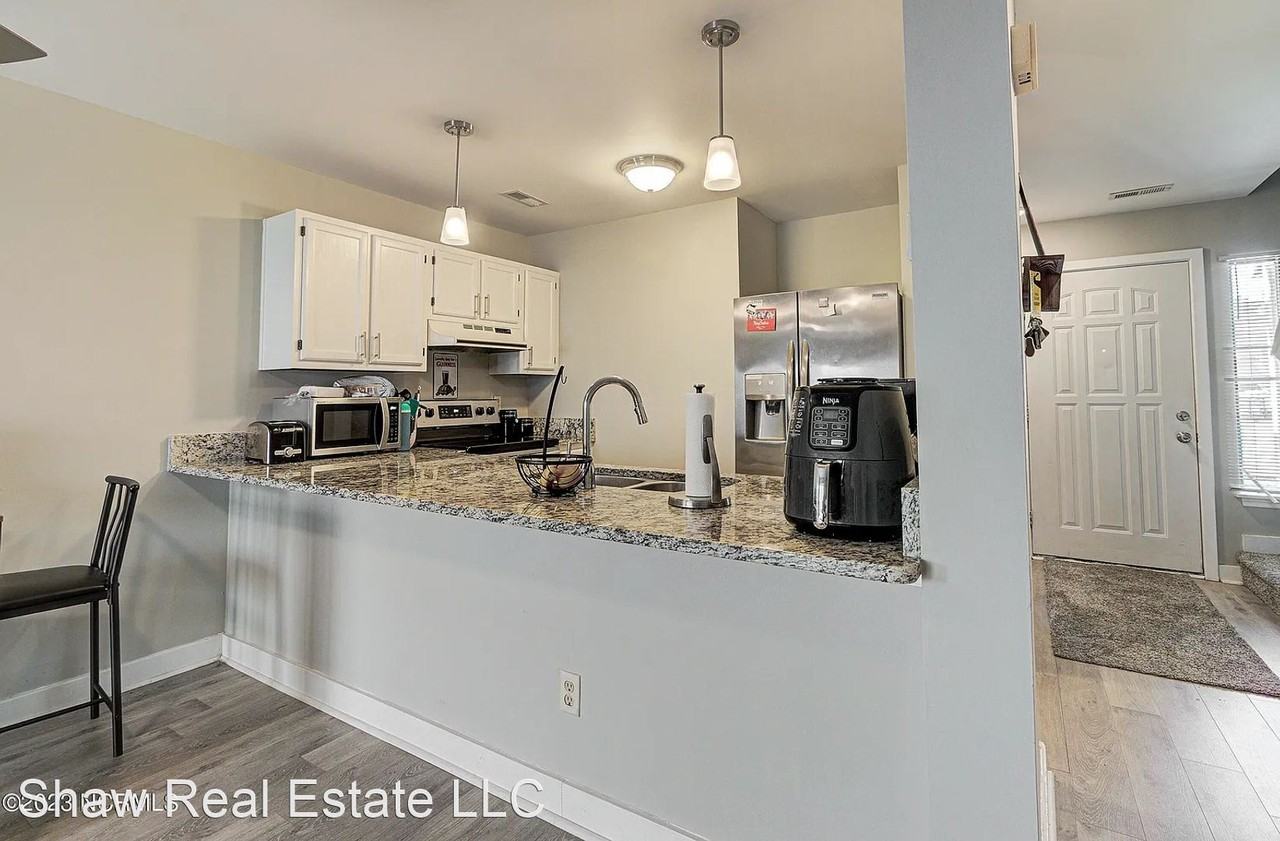 1707 41st St #F - Photo 2 of 16