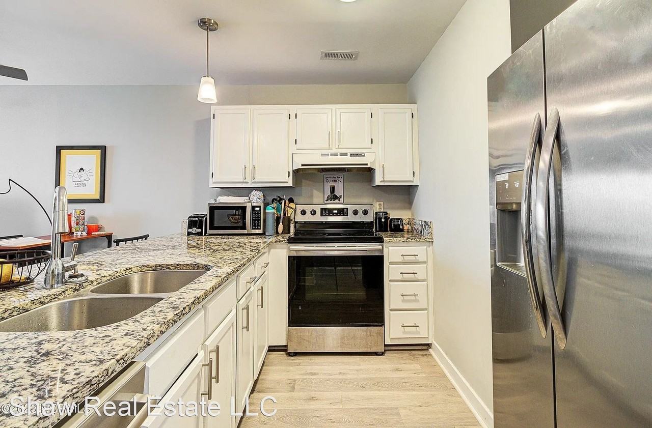 1707 41st St #F - Photo 3 of 16