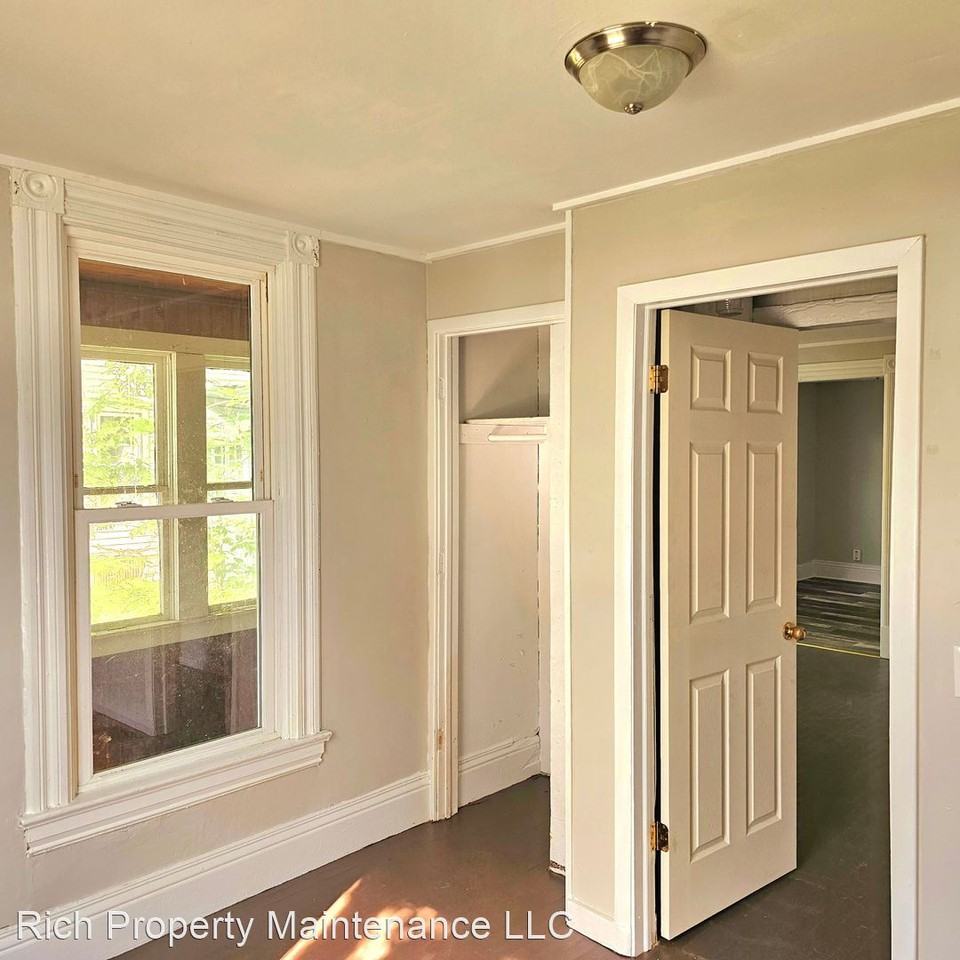 122 N Rutland St - Photo 3 of 8