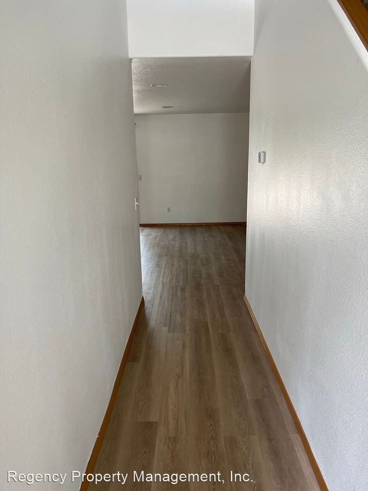 4317 Se Pine Way - Photo 2 of 20