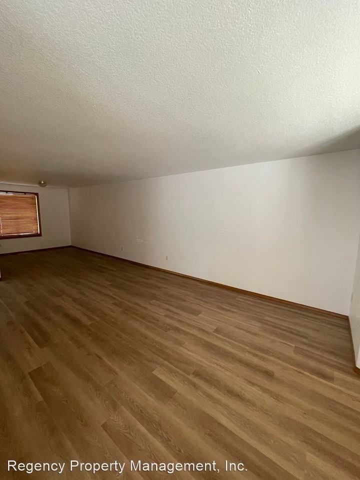 4317 Se Pine Way - Photo 3 of 20