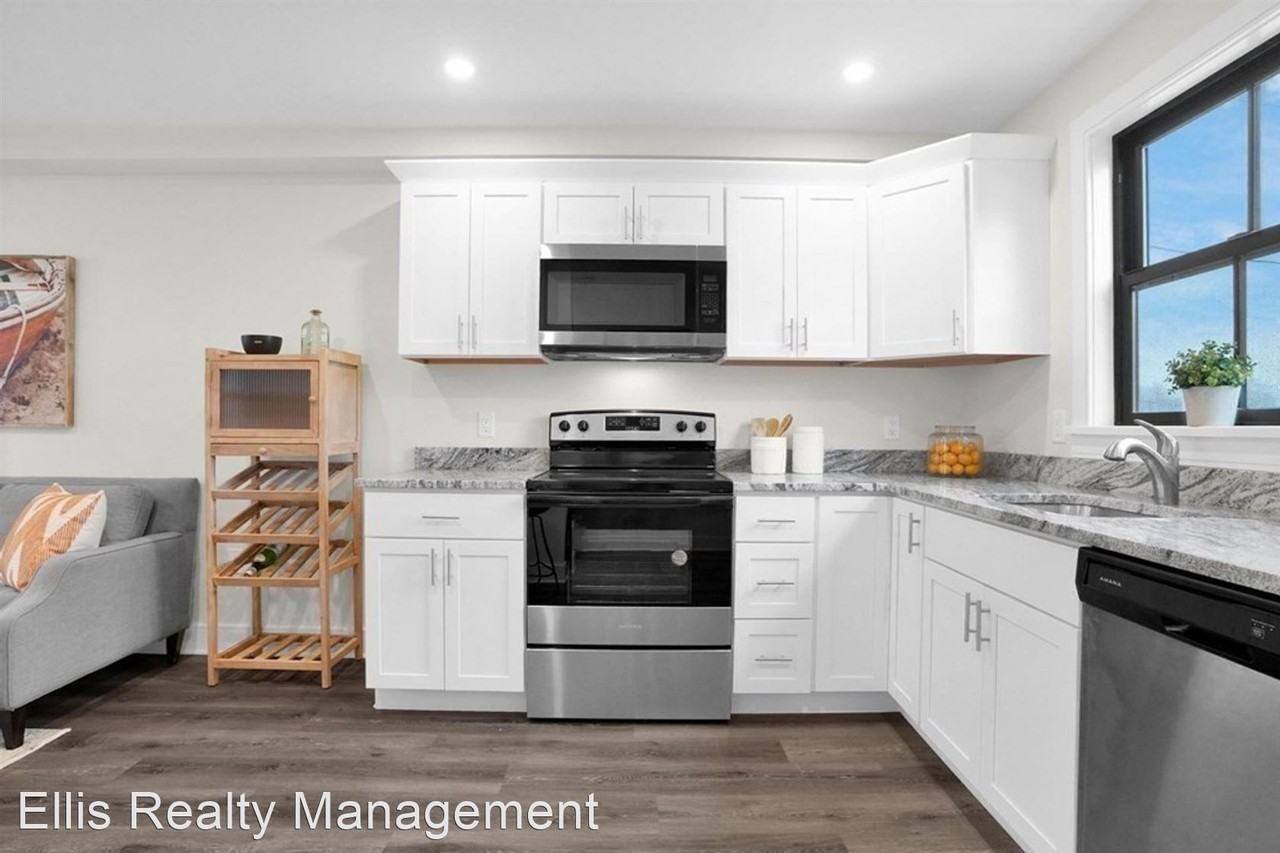 Townhomes at 5-7 Water St | One-Bedroom Elegance Where Luxury Meets History - Photo 3 of 20