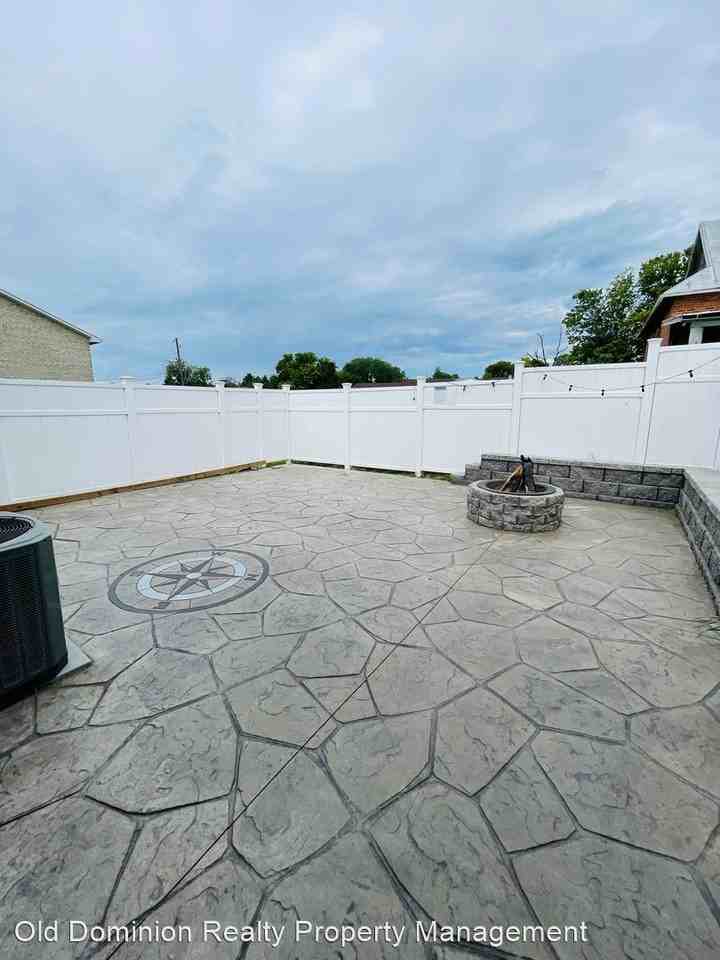 144 Holly Hill St - Photo 3 of 17
