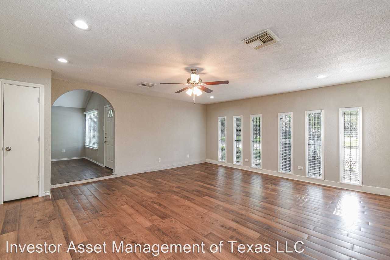 13126 Townwood Dr - Photo 2 of 21