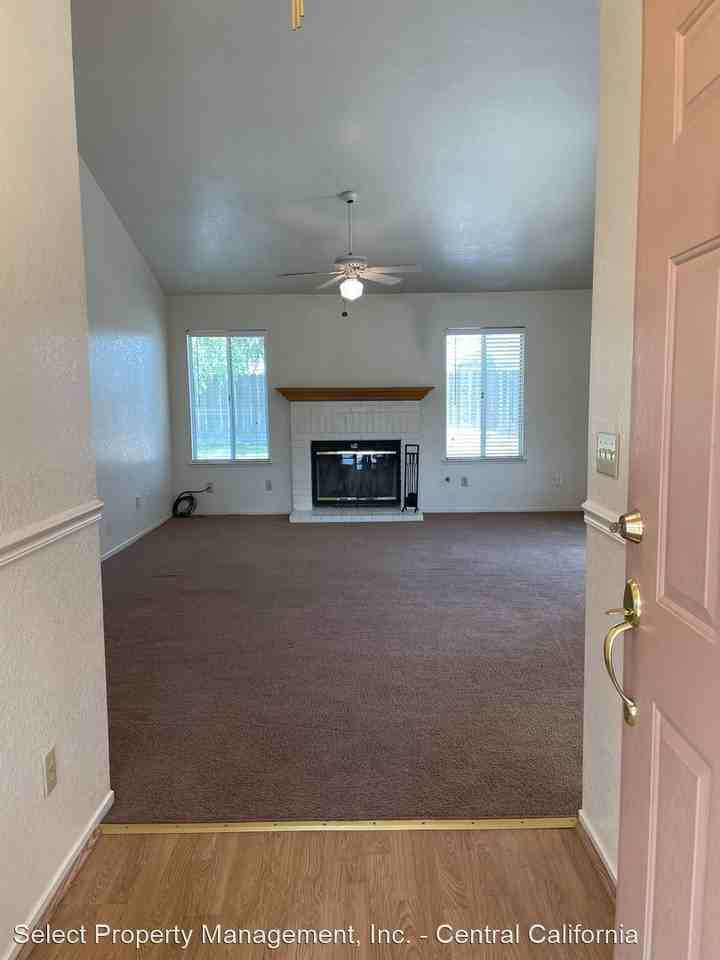 1738 E G St - Photo 2 of 15